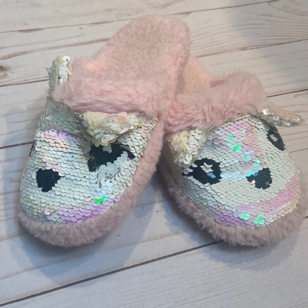 Cute glittery lamb slippers🐑